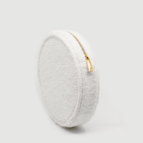 CHANEL BEAUTÉ White Tweed Makeup Case + FREE Foundation - Picture 4 of 13